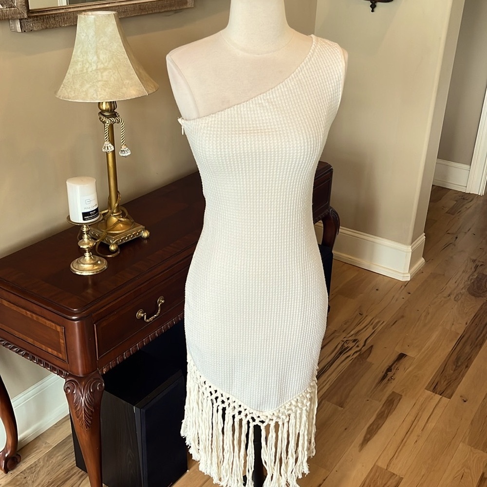 One Shoulder Cream Waffle Form Fitting Dress Fringe New - Picture 4 of 10